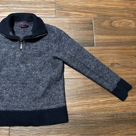 UNTUCKit Gray and Black Kids Sweater. 100% Merino Wool - Picture 4 of 8